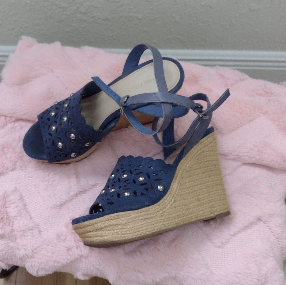 Shoes - Picture 2 of 4